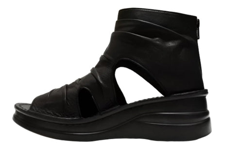 【インコルジェ 4050 ブラック】本革クロスベルトくしゅふわショートブーツサンダル